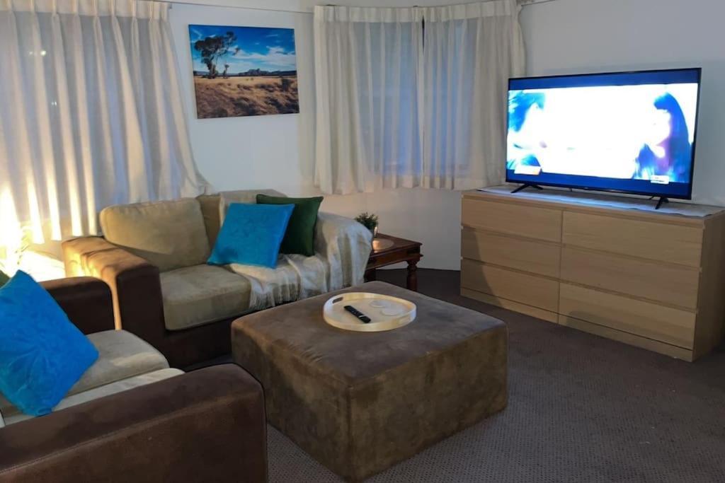 Apartamento 2 Beds 2 Baths Apt In Braddon Cbd - Pool, 1 Free Parking, Gym Camberra Exterior foto